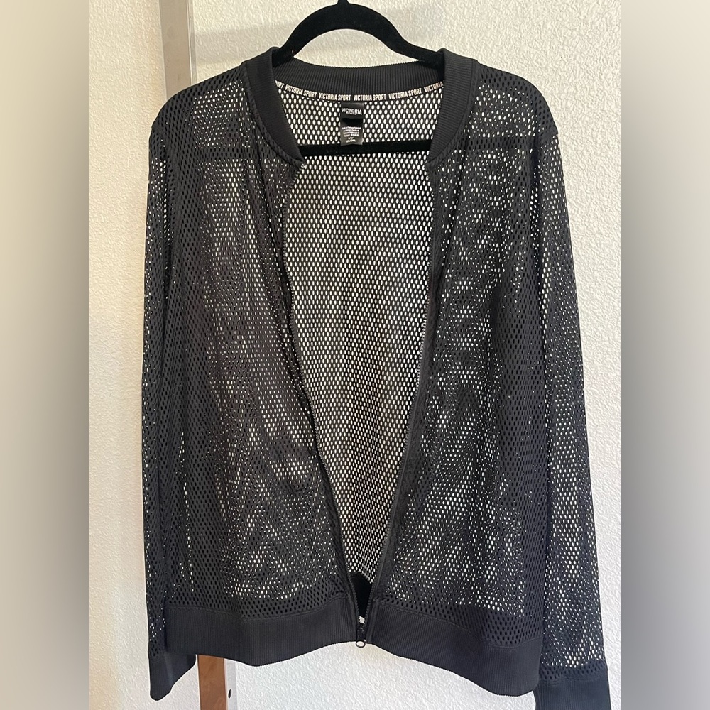 VICTORIA SPORT BLACK MESH LONG SLEEVE ZIP UP TOP